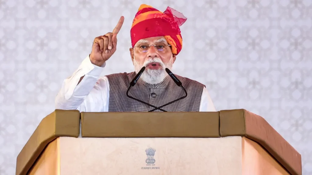 PM Modi Indonesia visit नरेंद्र मोदी इंडोनेशिया यात्रा:हुआ भव्य स्वागत, राष्ट्रपति प्रबोवो सुबियांतो से की मुलाकात