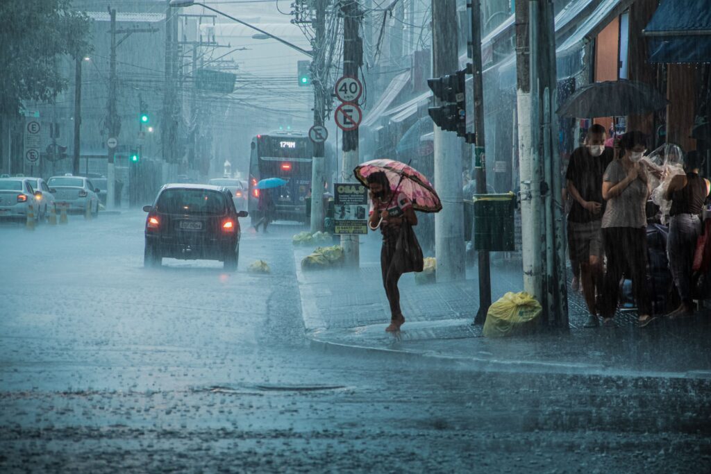 Mumbai mein bhaari baarish मुंबई में भारी बारिश का कहर: स्कूल-कॉलेज बंद